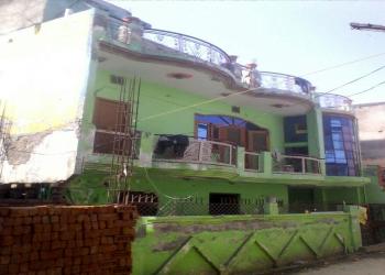Jack up a house to level floor